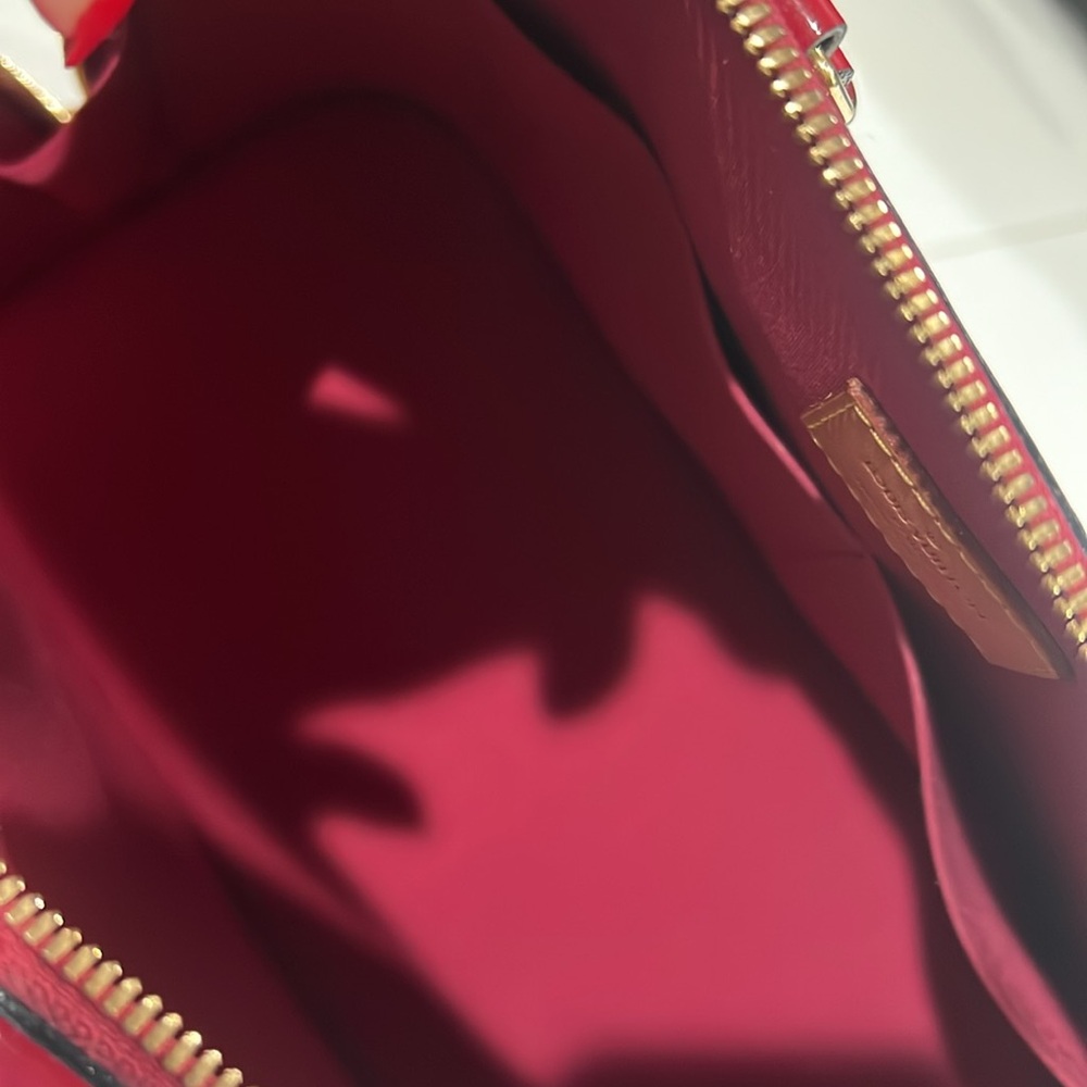 Louis Vuitton - Picture 10 of 12